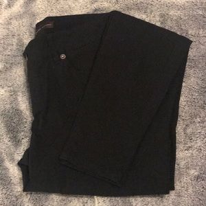 Exact stretch with denim details.